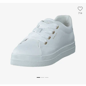 GANT- avona, white - Säljer mina gant-sneakers pga för liten storlek. Använda 1-2ggr så i princip helt nya. Nypris 1400kr men pris kan diskuteras vid snabb affär, kan mötas i Stockholm 