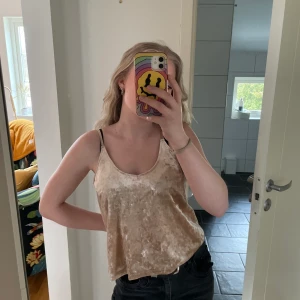 Linne från Carlings - Jättefint linne i rosa sammet köpt på Carlings. Säljer pga används inte 