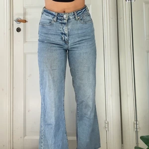Jeans blåa - Jeans från H&M i strl 38