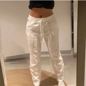 Linnebyxor  - ❗️LÅNAD BILD❗️ Säljer likadana slutsålda linnebyxor ifrån hm inköpa förra sommarn i strl S. Skriv privat för egna bilder 💞