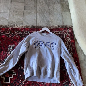Kenzo Tröja Size S - Säljer pga av för liten för mig. 