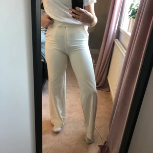 Kostymbyxor  - Vita kostymbyxor från Hm, superfina i passformen! Storlek S