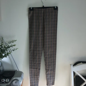 Rutiga stretch-byxor - Rutiga leggings/byxor med stretch. Endast provade.