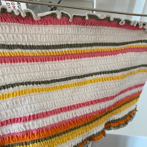 Färgglad tubtopp  - Så söt topp, perfekt till sommaren på en solbränd kropp 😍🦋 