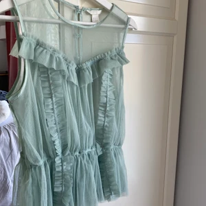 Volangtopp - Så söt topp från hm i jättefin grön färg💚