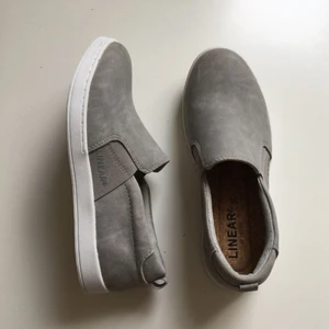 Skor, använda 1 gång  - I väldigt gott skick, som nya. Använda 1 gång på lärarmiddag. Storlek 36. Köparen står för frakten, betalning via Swish🤍