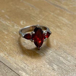 Ring - En gammal ring som tyvärr inte kommer till användning💛 för mer information skriv privat💛