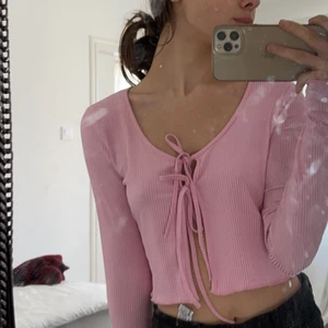 Topp - Rosa knytopp, köparen står för frakt!