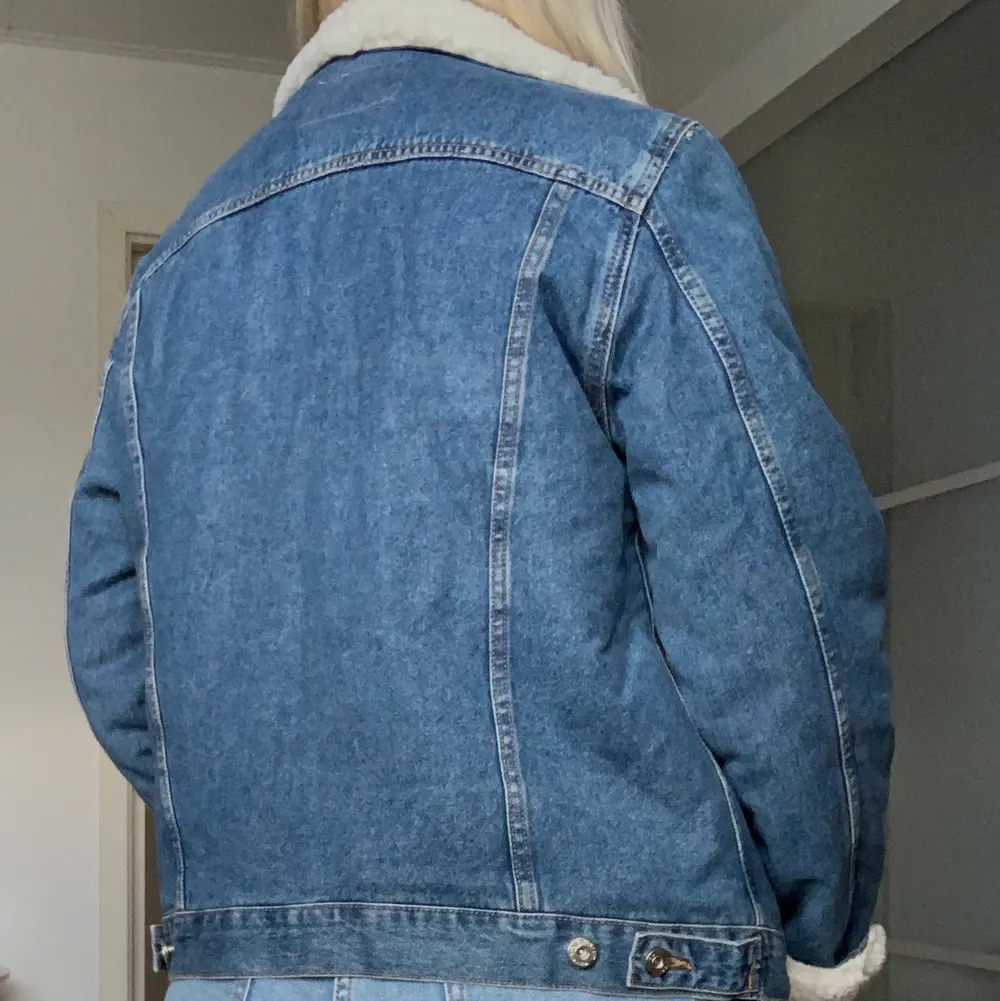 Jätte mysig och skön vinter jeans jacka, säljer för att den inte kommer till användning😆 den är helt ny och fräsch! Ordinarie pris är 500 så säljer lite billigare!. Jackor.