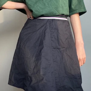 🖤 filippa k kjol 🖤 - säljer denna söta kjol från filippa k, då den inte sitter riktigt som jag i midjan! har använt några gånger, och är supersöt!! passar bra till sommaren 💖💖 