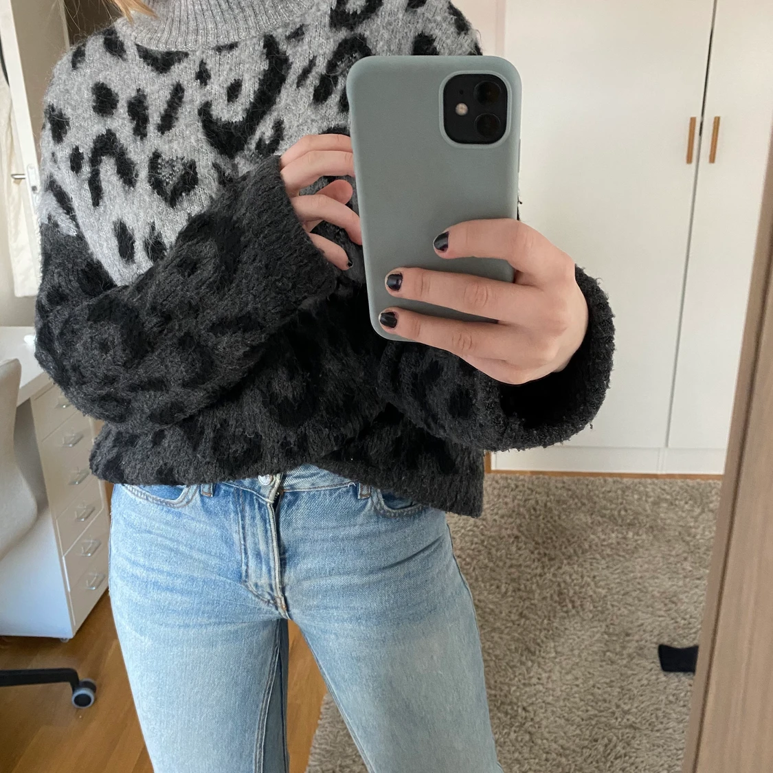 Grå stickad tjocktröja - 90