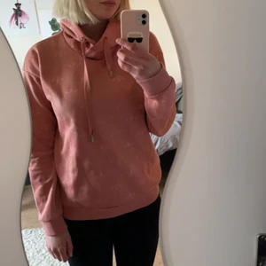 Adidashoodie (nyskick) - Fräsch Adidashoodie endast använd ett fåtal gånger.