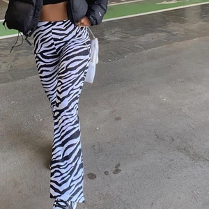 Asos vintage zebra byxor  - Säljer dessa populära zebra byxor från Asos (som är slutsålda)  i 38 pga mer som 36 i storleken 💘 aldrig använda och fortfarande förpackade!! 