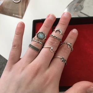 Ringar - Säljer jättefina ringar då dem tyvärr är för små för mig!! 10kr styck och frakt tillkommer :)