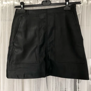 Skinnkjol  - SNYGGASTE (fake) skinn kjolen från hm i storlek S ✨