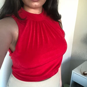 Jättefin röd topp! - XS men väldigt stretchig!