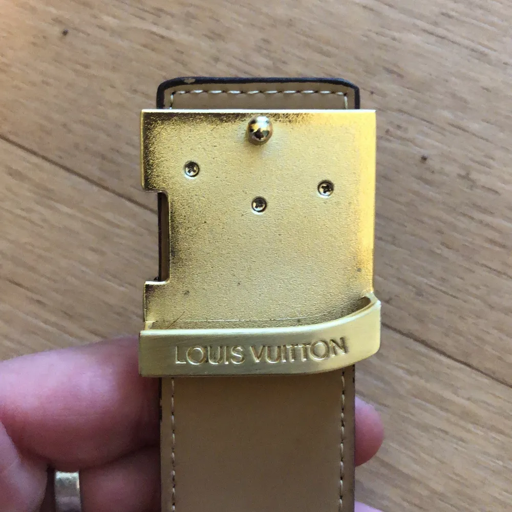 Louise Vuitton replika, ett väldigt bra gjort fake LV belte.. Accessoarer.