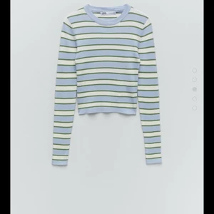 Randig tröja  - En jätte fin randig tröja från zara. Använd fåtal gånger och säljer pga kommer inte till andvädning💕💕💕