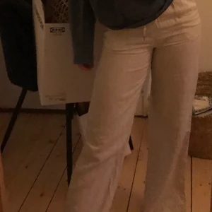 Linnebyxor  - Säljer mina jätte fina linnebyxor från hm💖 säljer pga att jag tycker dem sitter lite tajt på mig som brukar ha 36/38💖 är 175 cm lång! Sparsamt använda💖