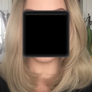 Blond peruk - Jättefin blond peruk i syntethår. Tål upp till 180grader