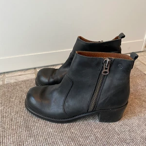 Boots strlk. 38 - Jättefina boots med lagom klack som tyvärr inte kommer till användning 💕