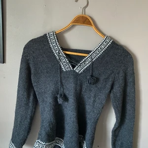 Kofta - Säljer den här vintriga koftan med huva därför att den ej kommer till användning längre 💕