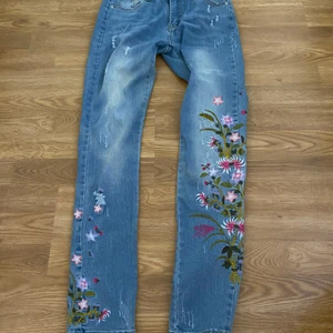 Dennis Maglić jeans size S  - Bra kvalitet Dennis Maglić Jeans, storlek S