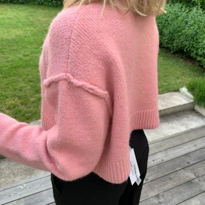 Stickad tröja - Supergullig stickad tröja från Zara. Aldrig använd. Säljer pga förliten. Priset + frakt (65kr) 🦋🦋🦋