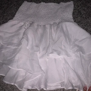 Volangkjol  - säljer en volangkjol storlek S passar för Xs också, Oanvänd 