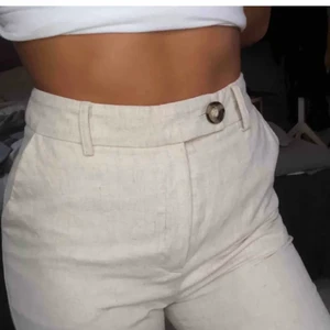 Linnebyxor från NAKD - Superfina linnebyxor från NAKD!! Storlek 34 och knappt använda. Köparen står för frakt