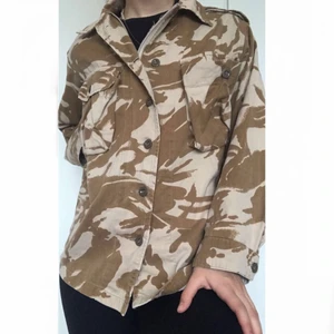 Army Jacket - Good condition! Size can be passed as oversized XS/S so would perfectly fit people who wear M.                           #army #jacket # goodfit #oversized 