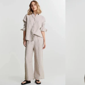 Linnebyxor  - Säljer dessa linnebyxor från Gina tricot. Säljer pga att dem var förstora (prislapp kvar). Köpta här på plick