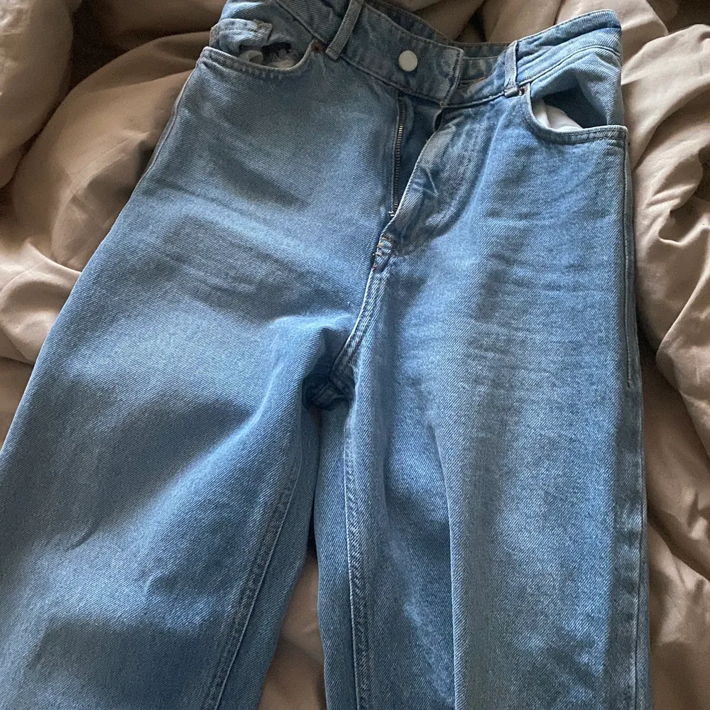Säljer ett par jeans från zara.. Jeans & Byxor.