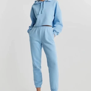 Mjukis set Gina tricot  - Lånade bilder! Sista är min bild. Byxor S och tröja M. Säljer helst som ett set. Säljer pga att jag redan har flera därifrån. Absolut skönaste mjukiskläderna! 