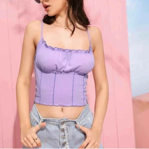 Shein - Ett populärt somrigt lila linne från shein i storlek S. Kan mötas upp i stockholm, skriv om ni har fråga💜