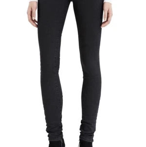 Perfekta tighta Acne jeansen - Svarta Acne jeans i storlek 23-34/30 som blivit försmå:/ Hoppas att de hittar ett nytt hem<3 Frakt 66kr