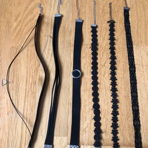 Svarta chokers  - Svarta chokers från Wish~ 1 för 15, +10 för varje choker efter det(>^ω^<)