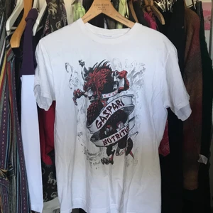 T shirt - Cool t shirt med fett nice tryck💘✨ kan mötas upp annars står köparen för frakt💓