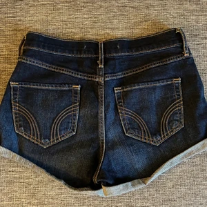 Hollister Jeansshorts - Snygga jeansshorts som sitter snyggt! 