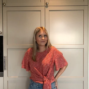 Blus - Blommig blus ifrån Hm☺️☺️frakt inräknad