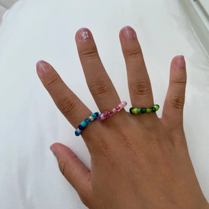 Ringar  - Säljer dessa ringar jag gjort själv för 15kr st + frakt. Men kolla även in insta @smycken.by.art ❤️