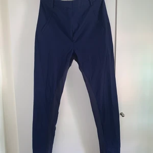 Mörkblåa byxor från By Malene Birger strl 36 - Fina byxor från By Malene Birger