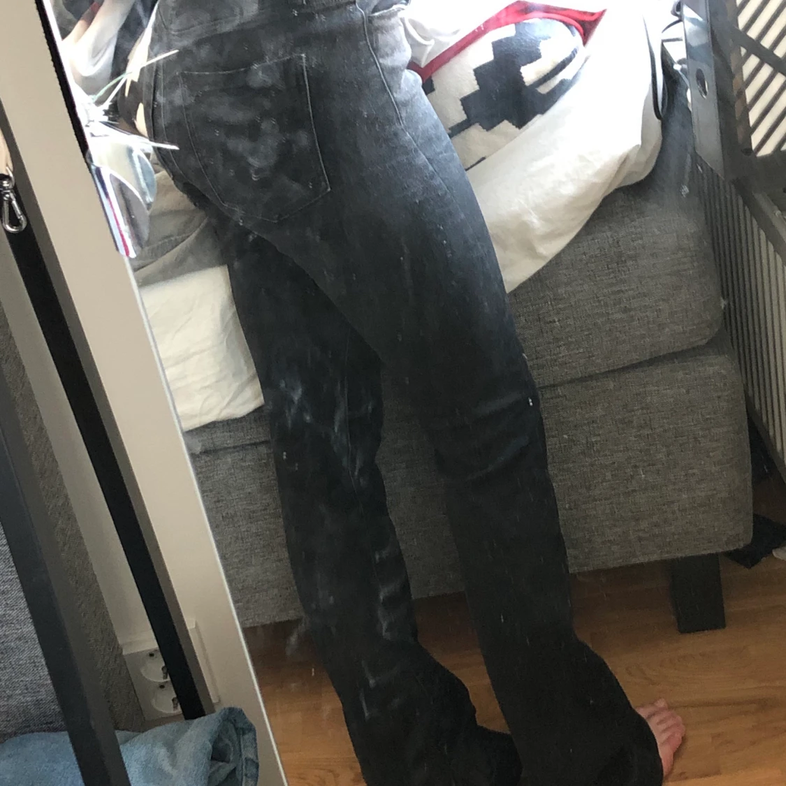 Svarta bootcut jeans.  - 90