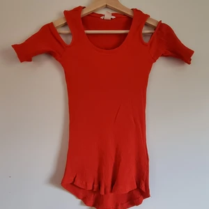 Hm small röd - Off shoulder röd  