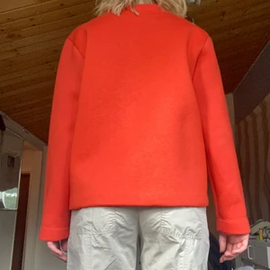 Scuba sweater, Loreak - Scuba sweater från Loreak Mendian, storlek S-M, nästan aldrig använd men har fått en liten fläck på bröstet, syns dock knappt. Går säkert att ta bort! Nypris ca 1500 kr 💖