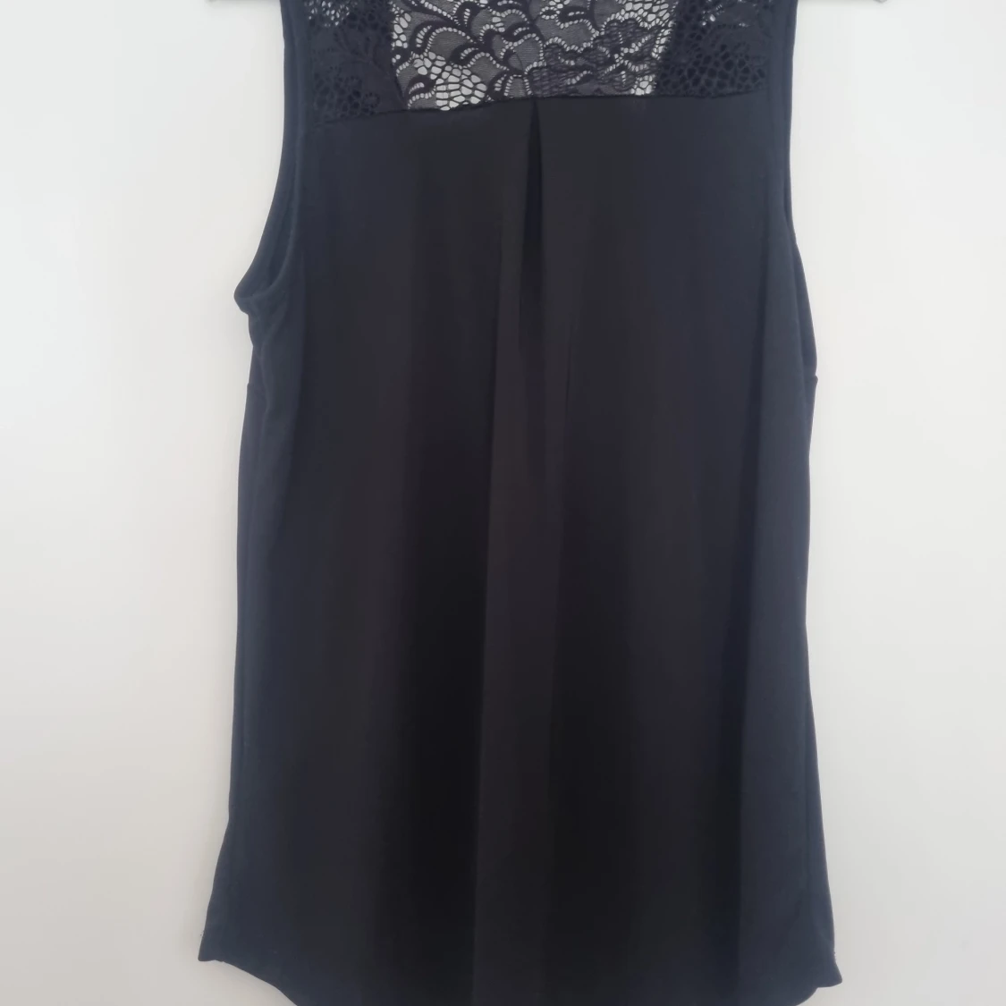 Svart blus med dragkedja och spets - 90