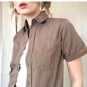 Skjorta! - OBS LÅNADE BILDER!! säljer nu denna sjukt balla skjortan då den tyvärr var lite liten för mig. sjukt cool till sommaren och är väldigt enkel att styla. Kom med bud!💞💖