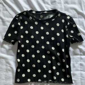 Prickig tröja  - Söt tröja ifrån Zara, använd en gång ungefär så bra skick 💕