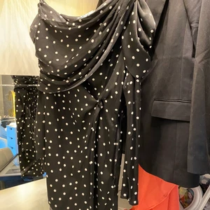 Sommar kläning - Super fin sommar kläning från Nakd X Linn Ahlborg , väldigt originell o du kommer vara ensam om denna modell!