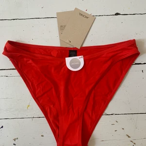 Bikini från monki  - En bikiniunderdel från Monki i storlek S! Alla lappar finns kvar så den har aldrig använts! 